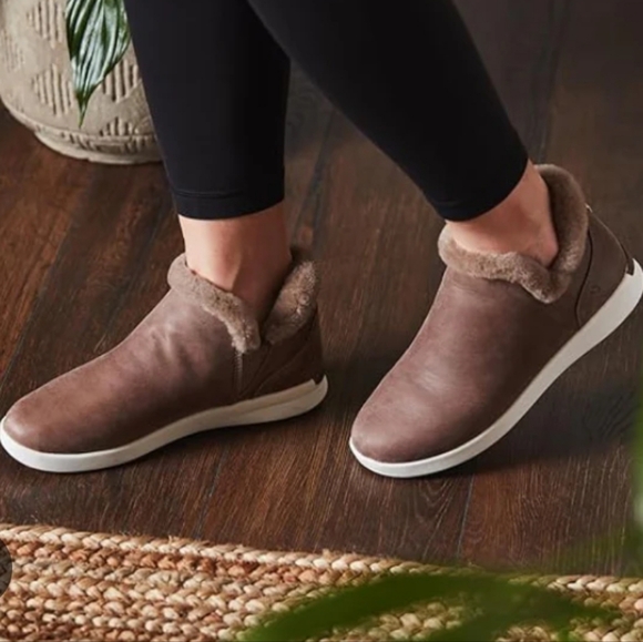 Olukai Women's Leather Malua Hulu Winter Boots - Picture 4 of 14